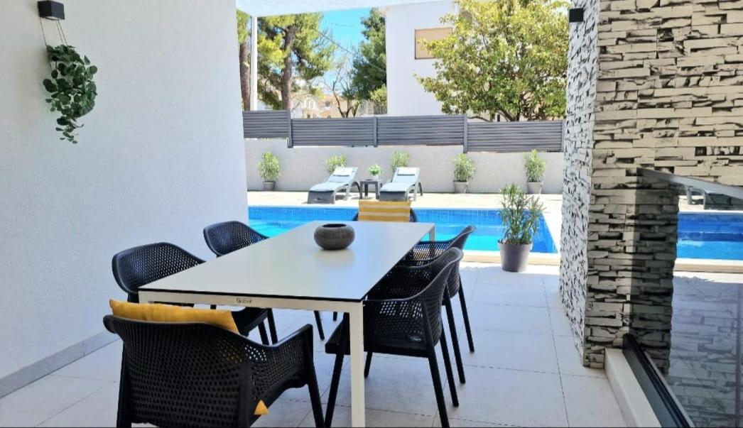 Villa Ema Kastela With Private Heated Pool Екстериор снимка