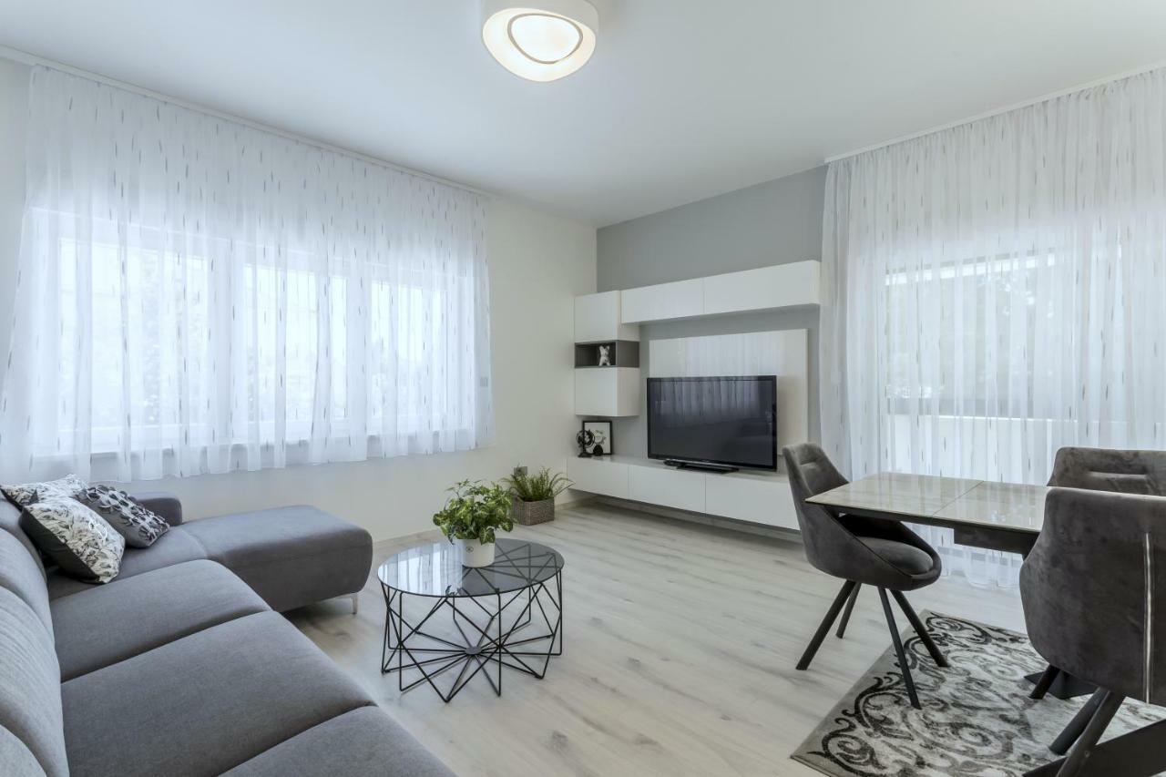 Villa Ema Kastela With Private Heated Pool Екстериор снимка