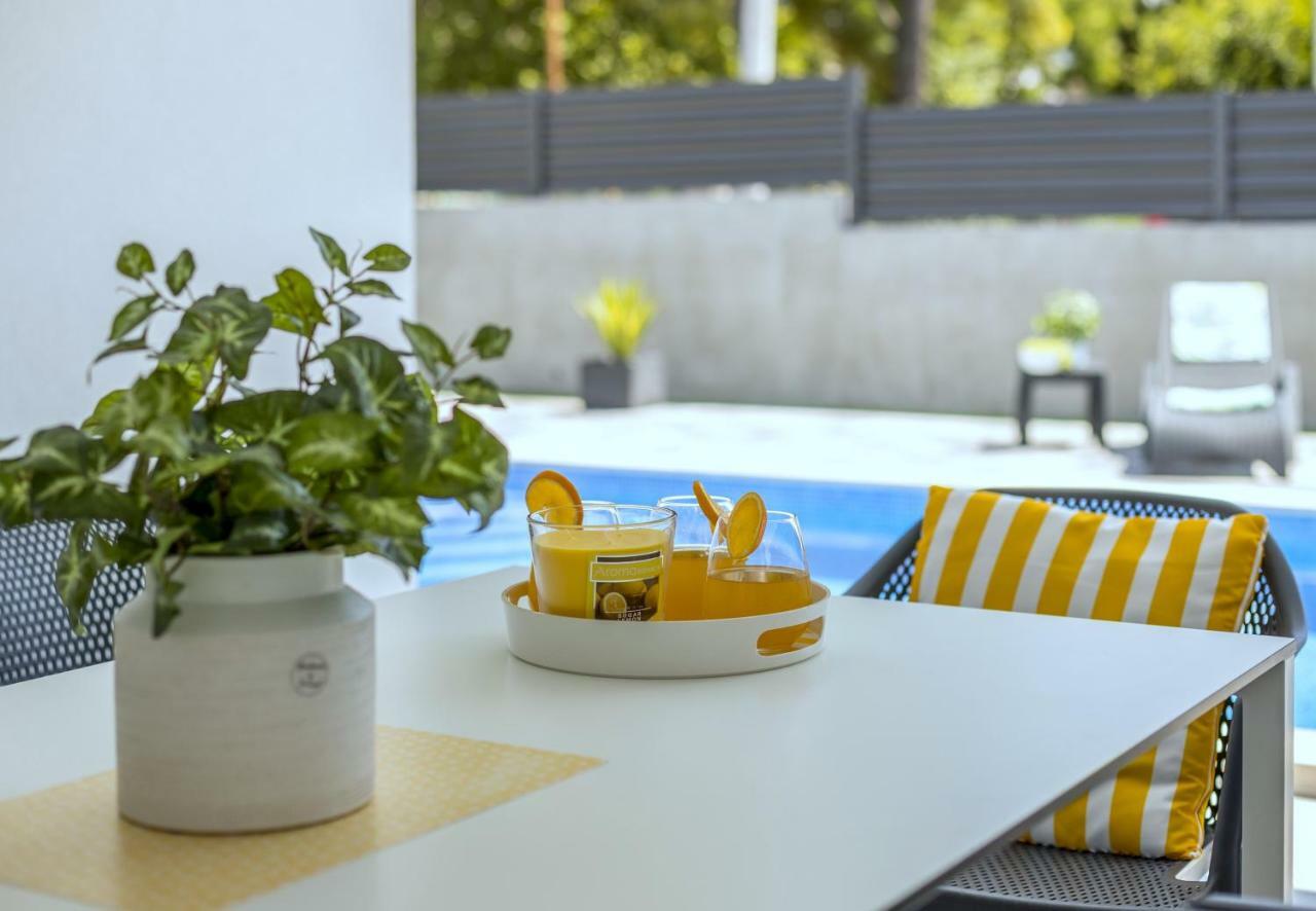 Villa Ema Kastela With Private Heated Pool Екстериор снимка